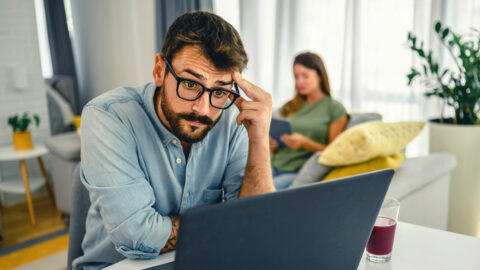 Chiudere gli occhi e battere le palpebre